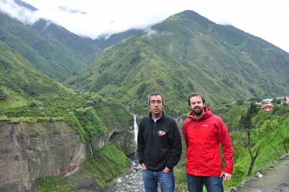Com o Rafa, explorando a Ruta de las Cascadas, em Baños, no Equador